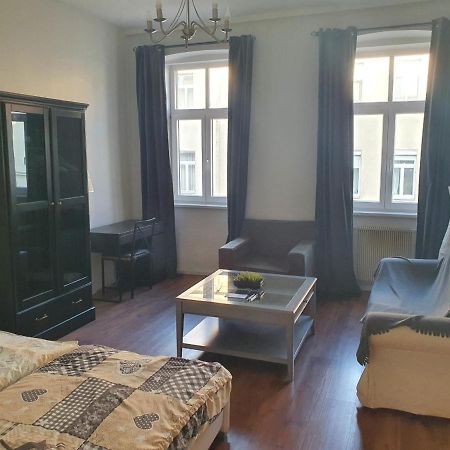 Spacious Apartment Near The Center Вена Экстерьер фото